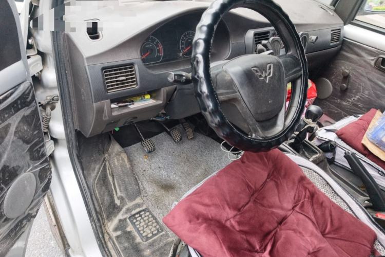 Used Wuling Rongguang 2021 1.5L Extended Basic Version L3C Center Console