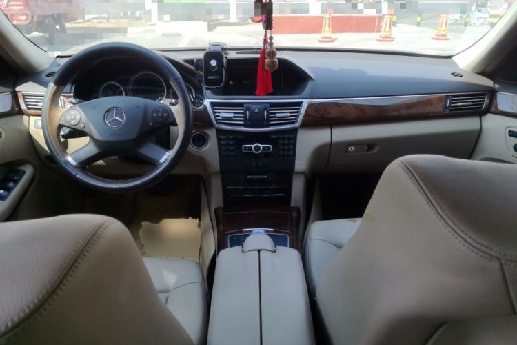 Used Mercedes-Benz E-Class 2012 E 200 L CGI Elegant Model Center Console