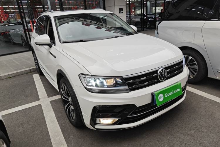 Used Volkswagen Tiguan L 2021 330TSI Automatic Two-Wheel Drive R-Line Enhanced Edition Front Right 45 Deg