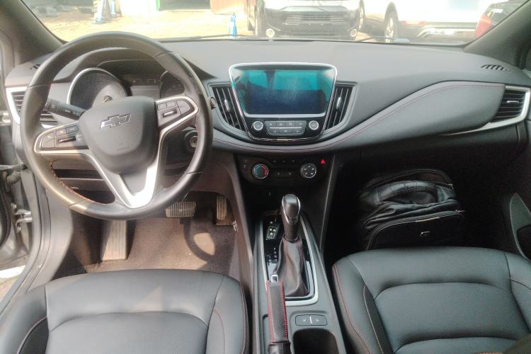 Used Chevrolet Monza 2020 Light Hybrid RS 330T Automatic Thrill Edition Center Console