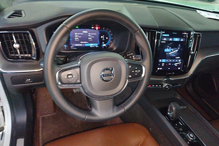 Used Volvo XC60 2023 B5 4x4 Smart Luxury Edition