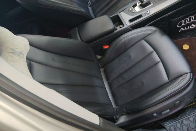 Used Audi A4L 2019 40 TFSI Ambition China VI Right Front Seat