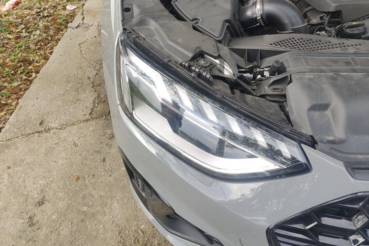 Used Audi A4L 2025 2 Million Units Enjoyment Version 40 TFSI Luxury Dynamic Edition Right Front Headlight