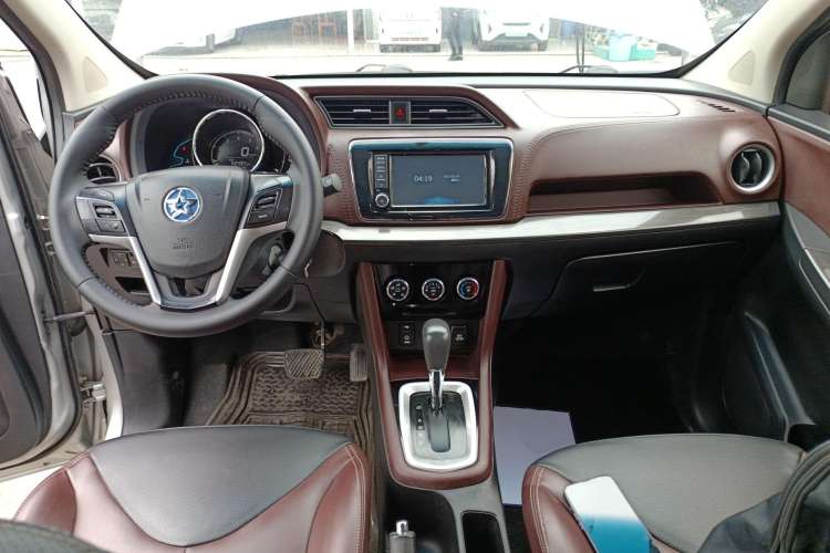 Used Venucia M50V 2019 1.6L CVT Luxury Edition