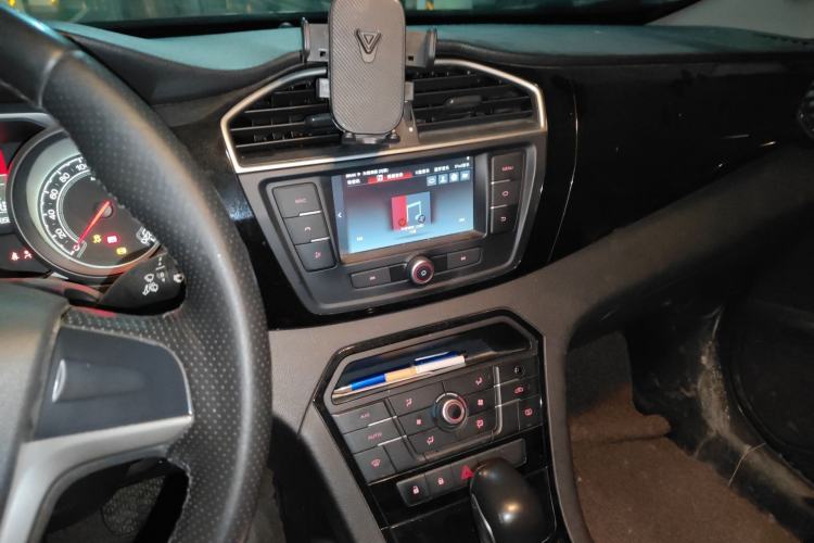 Used MG GS 2016 1.5TGI TST Luxury Edition Audio And AC Panel