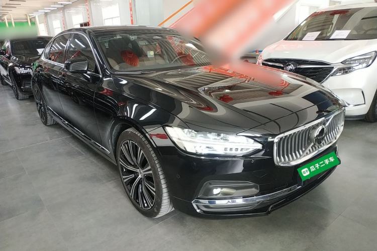 Used Volvo S90 2024 B5 Luxury Smart Edition Front Right 45 Deg