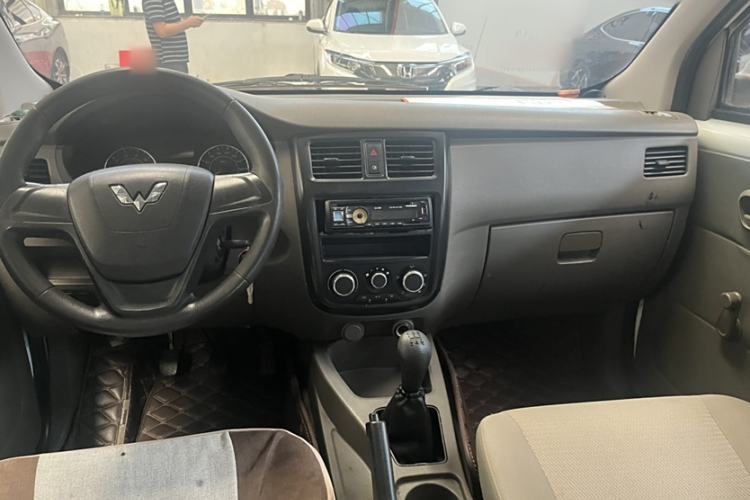 Used Wuling Rongguang V 2016 1.2L Practical Model Non-Power-Assisted