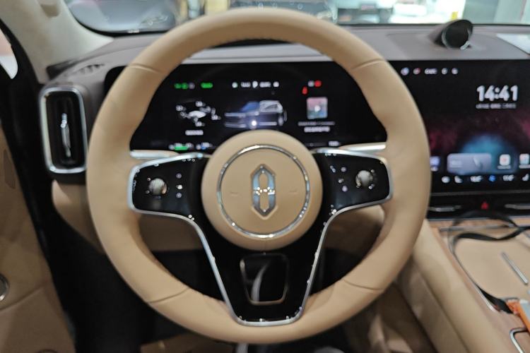 Used Hima AITO M8 2025 Extended-Range Ultra Version 53.4 kWh 6-Seater Edition Steering Wheel