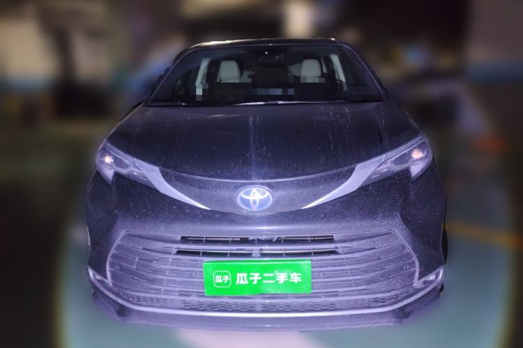 Used Toyota SIENNA 2023 2.5L Hybrid Deluxe Edition Front