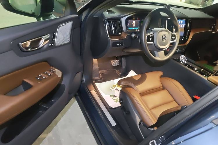 Used Volvo XC60 New Energy 2024 T8 Plug-in Hybrid Long-Range All-Wheel Drive Smart Luxury Edition Driver Seat