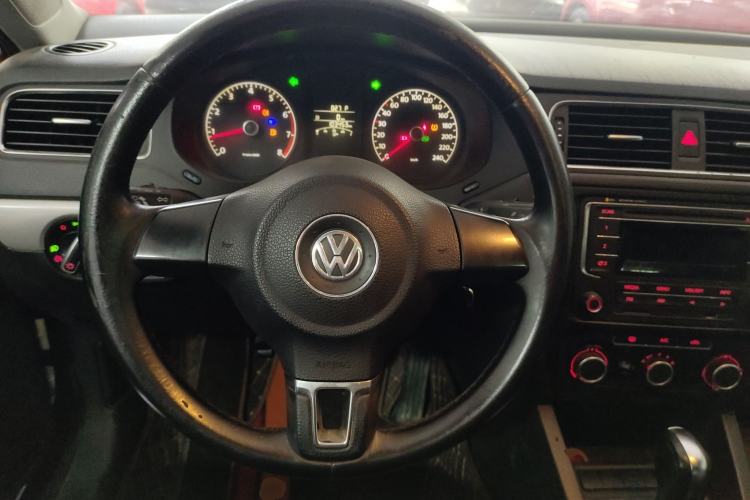 Used Volkswagen Sagitar 2014 Revised Version 1.6L Automatic Comfort Edition Steering Wheel