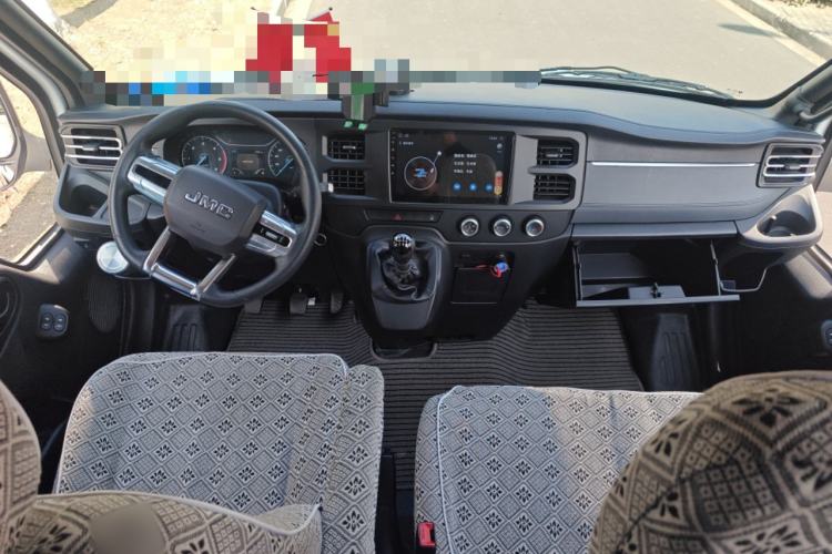 Used JMC Fushun 2023 2.0T Manual Short Wheelbase Mid-Height Passenger Version Business-Class 7-Seater (Non-Commercial)
