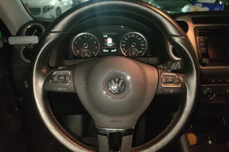 Used Volkswagen Tiguan 2015 1.8TSI Automatic All-Wheel-Drive Luxury Model
