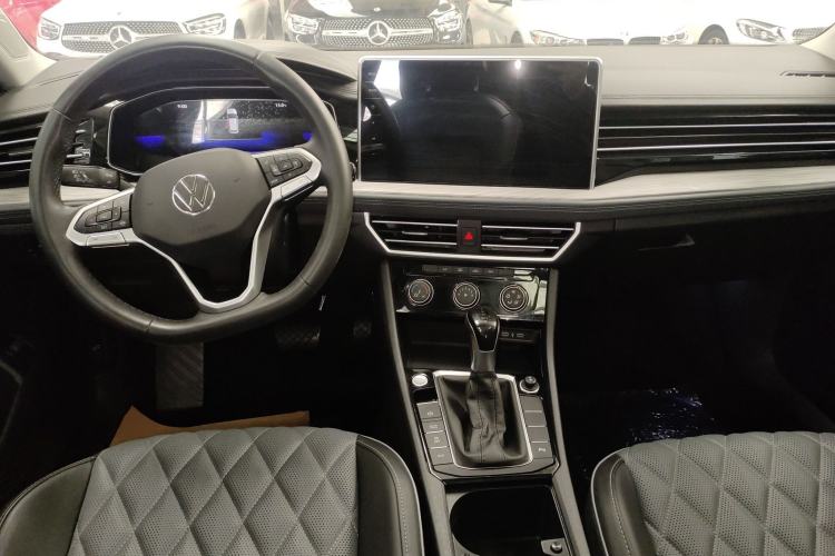 Used Volkswagen Sagitar 2023 300TSI DSG Excellence Edition Center Console