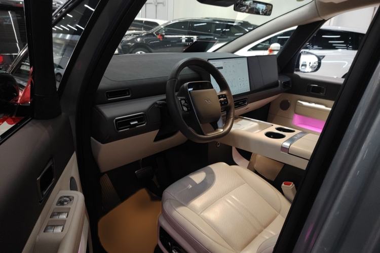 Used Li Auto MEGA 2024 Ultra Model
