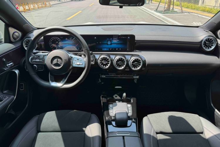 Used Mercedes-Benz A-Class 2022 Revised Version A 200 L Sport Sedan Fashionable Style