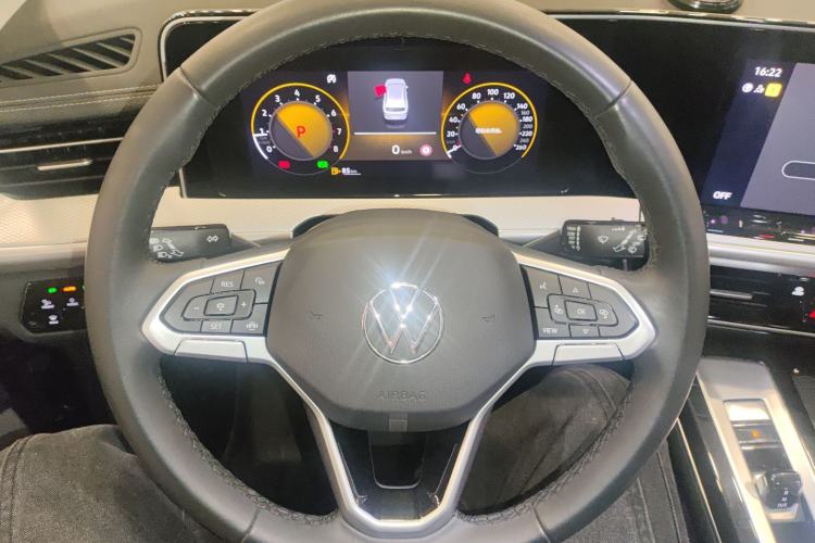 Used Volkswagen Tavendor 2023 330TSI Luxury Touring Edition Steering Wheel