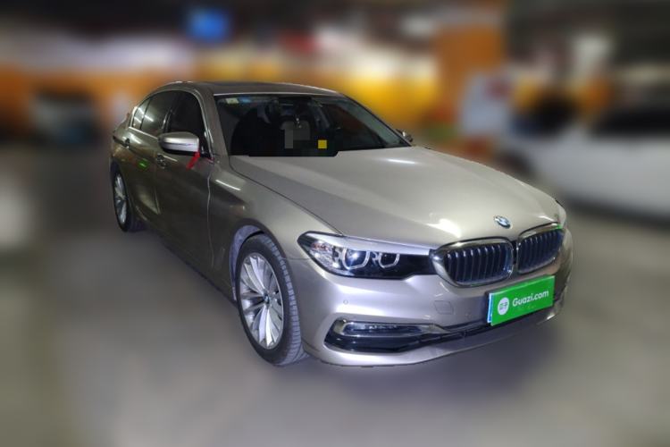 Used BMW 5 Series 2019 525Li Luxury Package Front Right 45 Deg