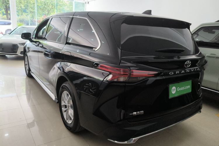 Used Toyota Granvia 2024 2.5L Hybrid Comfort Edition
