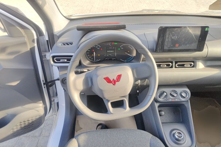 Used Wuling Hongguang New Energy 2025 Extended-Range Hybrid 50 km Standard Version