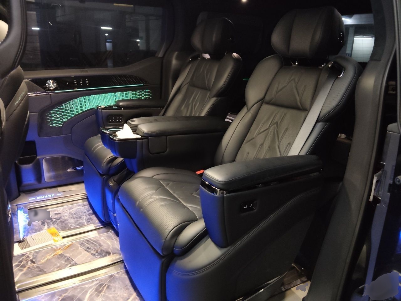 Zeekr 009 2024 Six-Seat Executive Version 4WD 108 kWh — снимка 20