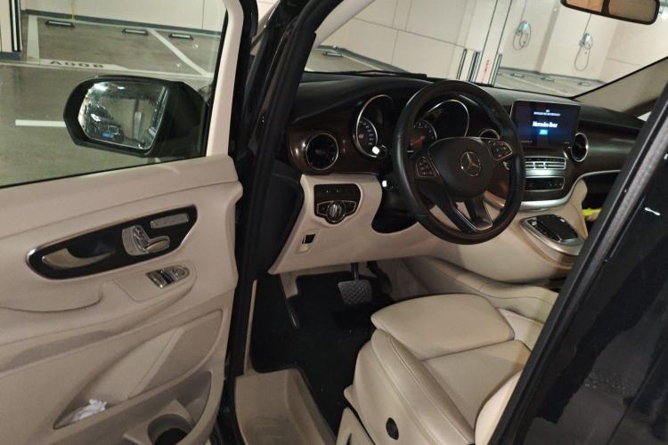 Used Mercedes-Benz V-Class 2022 V 260 Avantgarde Edition Driver Seat