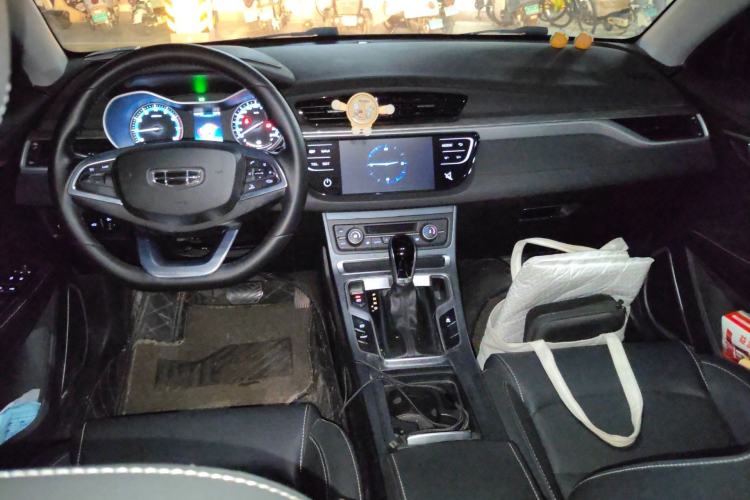 Used Geely Auto Emgrand 2019 Leading Edition 1.5L CVT Luxury Model China VI Standard Center Console