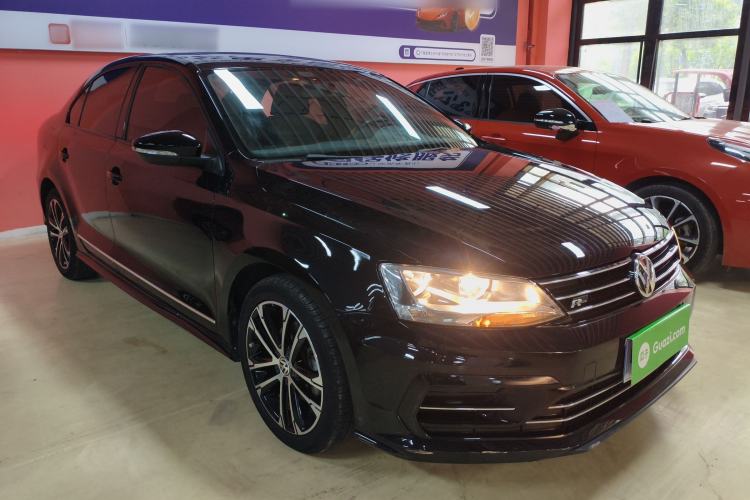 Used Volkswagen Sagitar 2016 280TSI Automatic R-Line Front Right 45 Deg