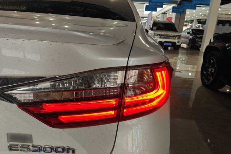 Used Lexus ES 2017 300h Mark Levinson Comfort Edition Right Rear Taillight