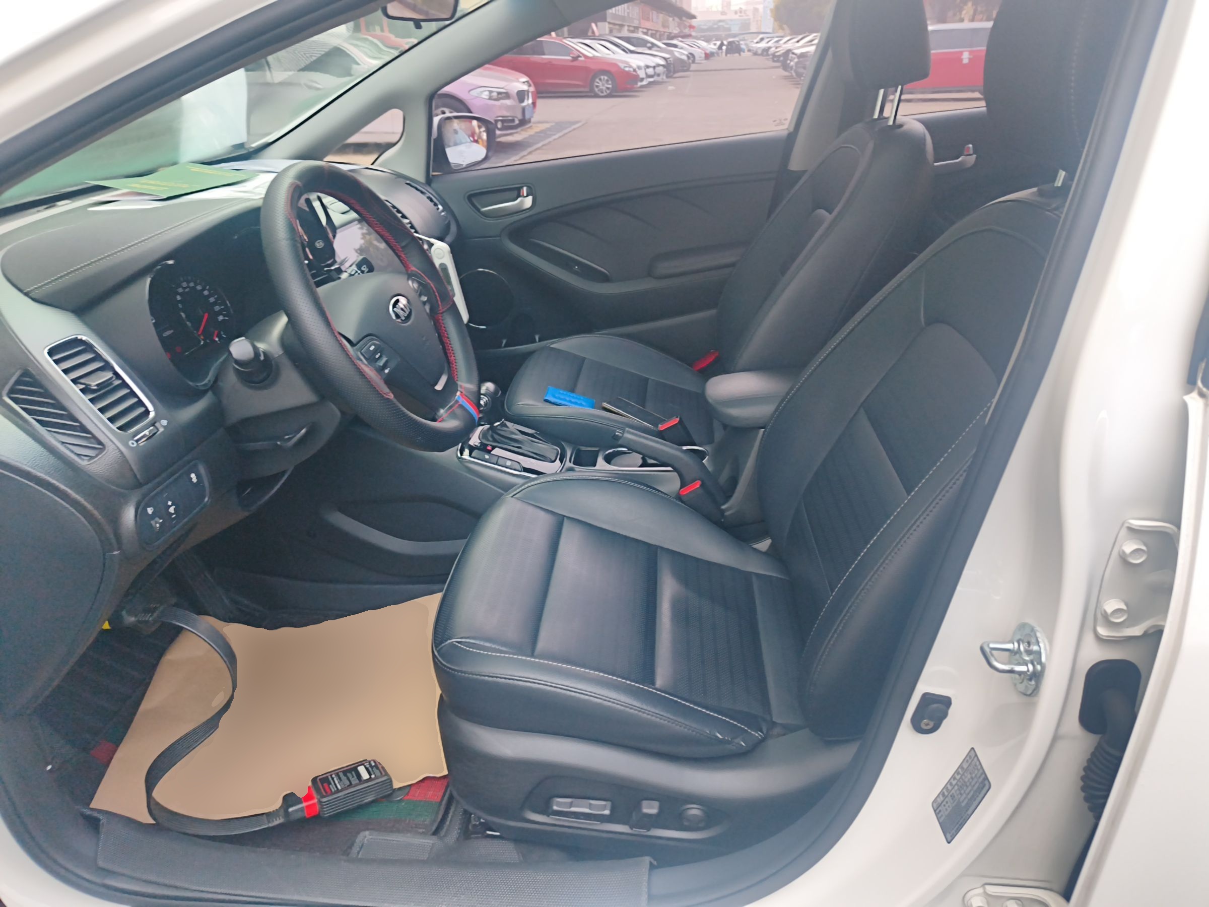 Переднее сиденье в автомобиле