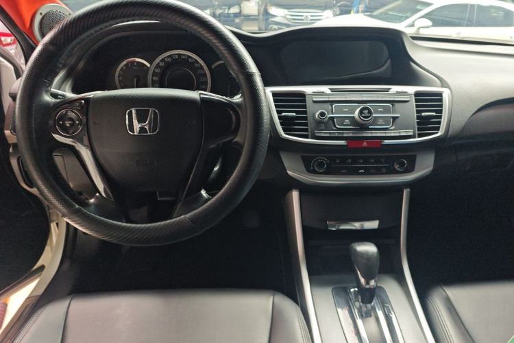 Used Honda Accord 2015 2.0L LX Comfort Edition Center Console