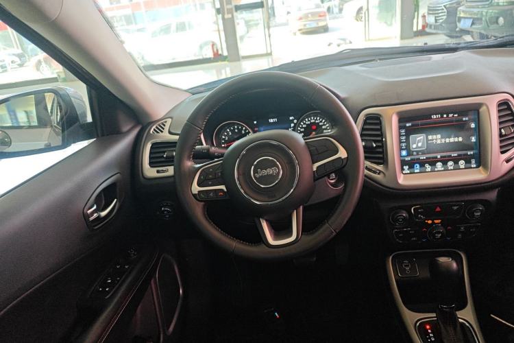 Used Jeep Compass 2017 200T Automatic Family Edition
