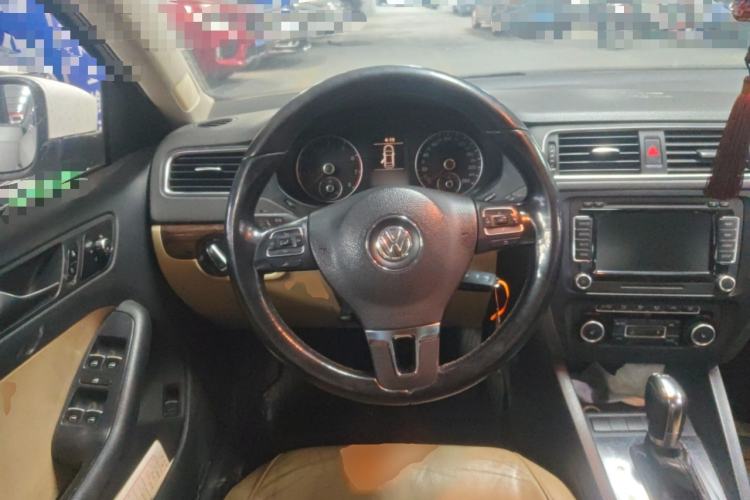 Used Volkswagen Sagitar 2012 1.8TSI Automatic Flagship Edition Steering Wheel
