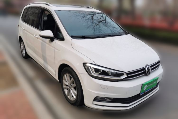 Used Volkswagen Touran 2016 Volkswagen Touran L 280TSI DSG Comfort Edition Front Right 45 Deg