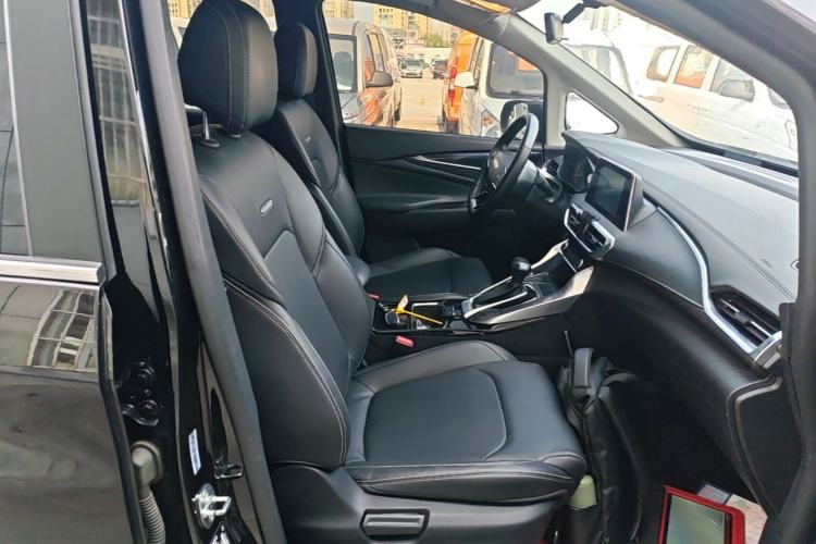 Used SAIC MAXUS G50 2022 1.5T Automatic Comfort Touring B Right Front Seat