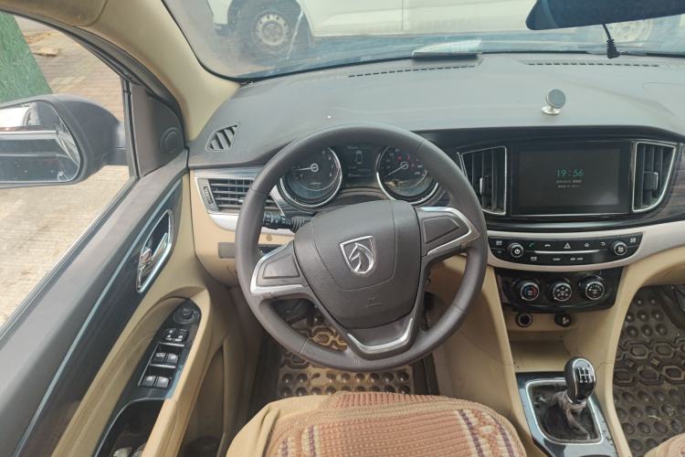 Used Baojun 730 2016 1.5L Manual Comfort Version 7 Seats China V Emission Standard Steering Wheel