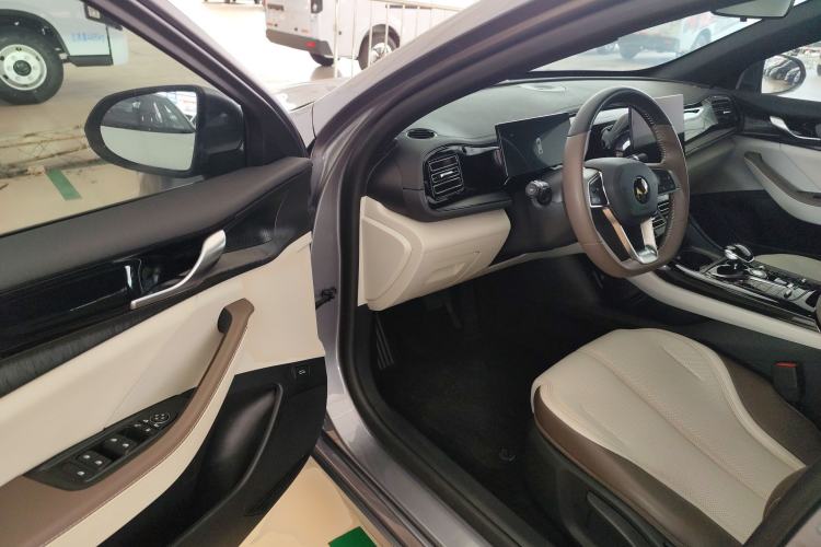 Used BYD Qin PLUS 2024 HONOR Edition DM-i 55KM Leading Model Driver Seat