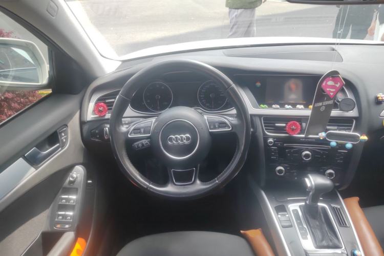 Used Audi A4L 2015 35 TFSI Automatic Standard Model Steering Wheel