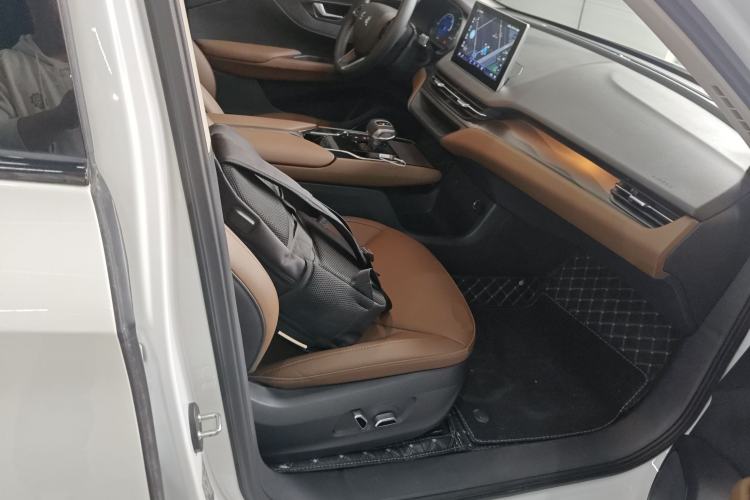 Used Hongqi E-QM5 2022 431 km Charge & Enjoy Edition Right Front Seat