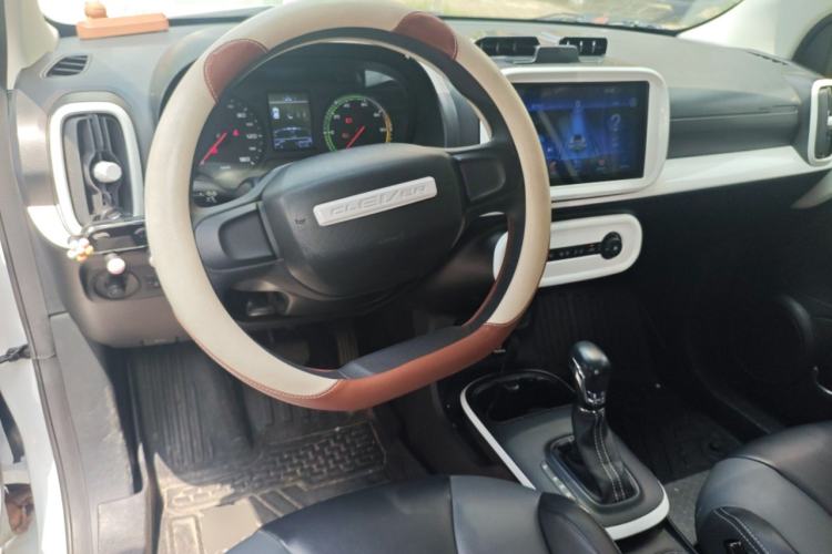 Used Roewe Clever 2022 311km QiQi BoBo Edition Center Console