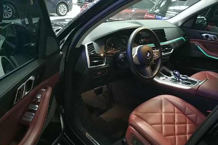 Used BMW X5 2022 Restyled xDrive 30Li M Sport Package Driver Seat