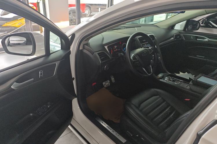 Used Ford Mondeo 2017 Facelifted EcoBoost 180 Fashion Edition Interior 3