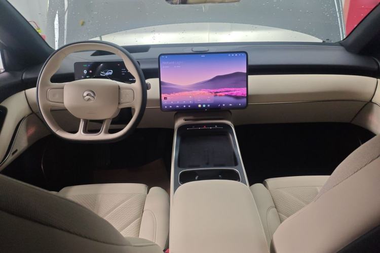 Used Nio ET5 2025 75 kWh Center Console