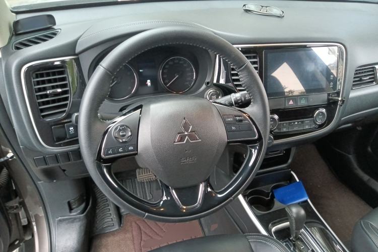 Used Mitsubishi Outlander 2019 2.0L Two-Wheel Drive Comfort Edition 5 Seats China VI Standard