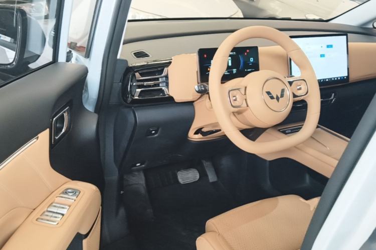 Used Wuling Starlight 730 2025 Model Plug-in Hybrid 125km Luxury Edition
