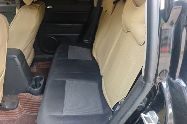 Used Jeep Compass 2015 2.0L two-wheel drive sport version

