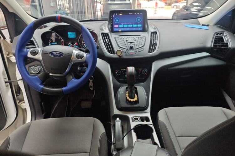 Used Ford Kuga 2015 1.5L GTDi Two-Wheel-Drive Comfort Model Center Console