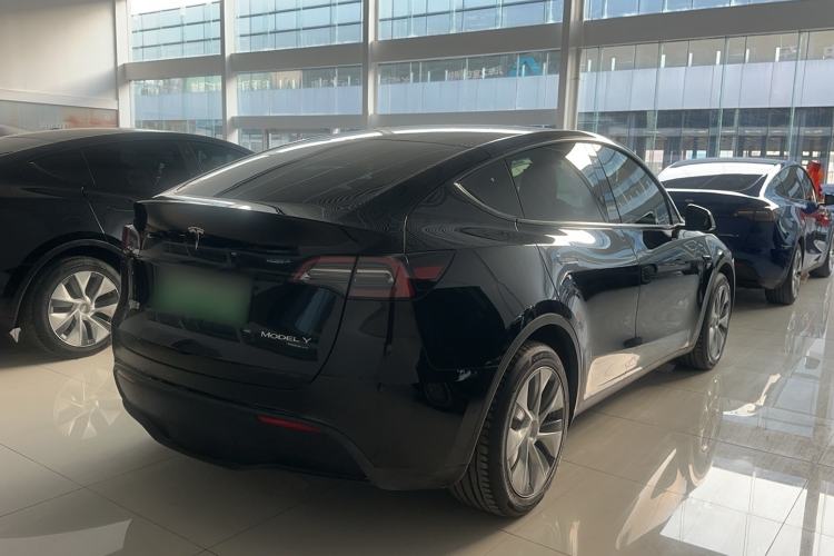 Used Tesla Model Y 2022 Long-Range All-Wheel-Drive Version