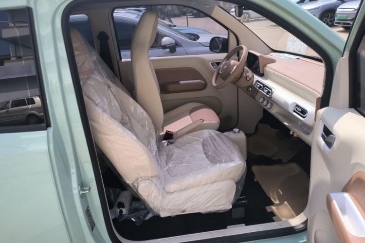 Used Wuling Hongguang MINIEV 2024 3rd Generation 215km Youth Edition Interior 11
