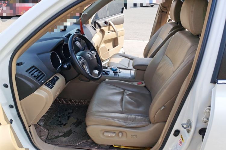 Used Toyota Highlander 2012 2.7L Two-Wheel Drive 7-Seater Luxury Edition Left Front Seat